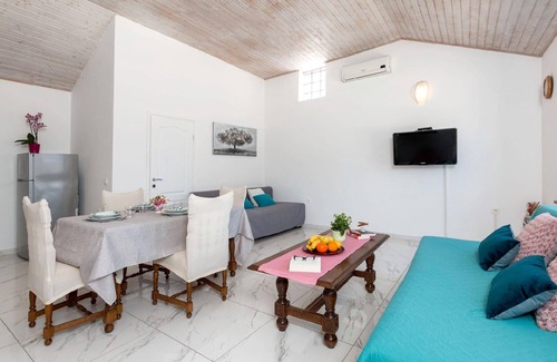 Jadreski House | Holiday Home AQUA with pool