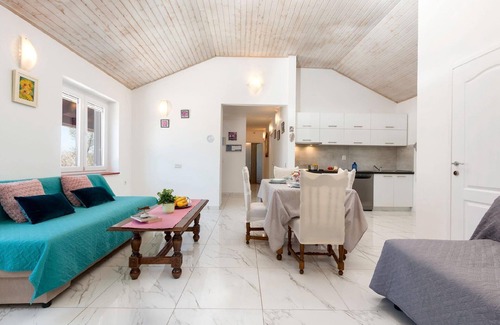 Jadreski House | Holiday Home AQUA with pool