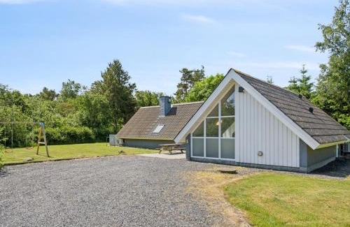 Øer Strand House | Holiday Home Ardan - 450m from the sea by Interhome