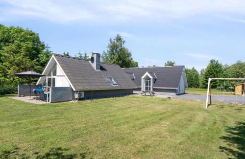 Øer Strand House | Holiday Home Ardan - 450m from the sea by Interhome