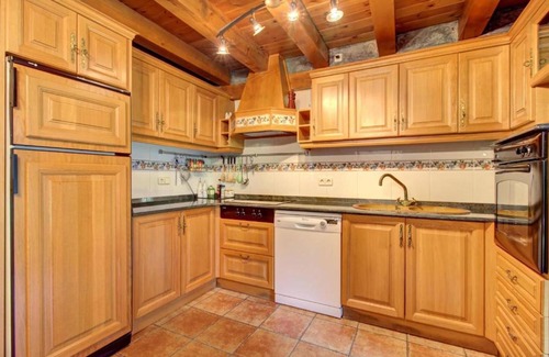 Vielha Ski Chalet | Holiday Home 'Arroquets' with Garden & Wi-Fi