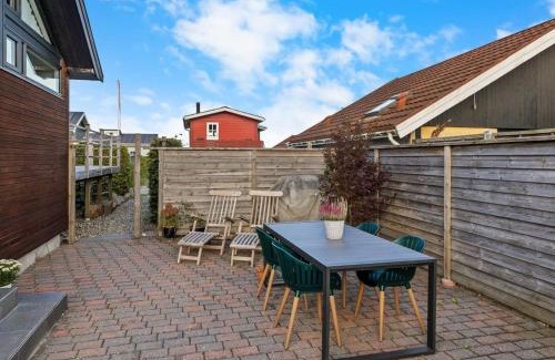 Tørresø House | Holiday Home Berner - 40m from the sea by Interhome