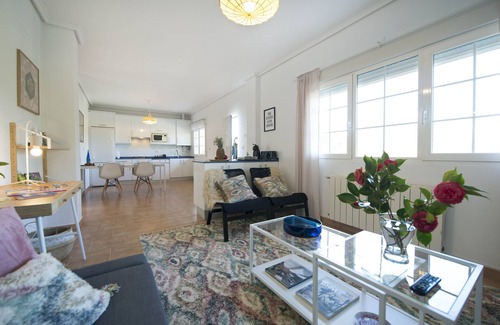 Sopuerta House | Holiday Home 'Bizkar Bare' with Mountain View, Private Terrace and Wi-Fi