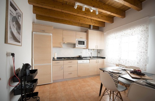 Sopuerta House | Holiday Home 'Bizkar Bare' with Mountain View, Private Terrace and Wi-Fi