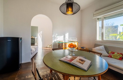 Cutrofiano House | Holiday Home 'Borghetto A Sud' with Private Garden and Air Conditioning