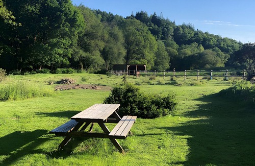 Saint-Nicolas des Eaux House | Holiday Home 'Breton Gildas' with Shared Terrace, Shared Garden and Wi-Fi