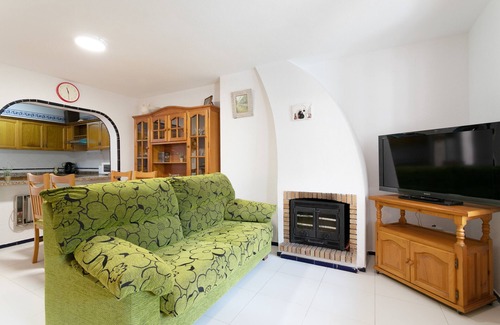 Los Arenales del Sol House | Holiday Home 'Casa en la Playa con Piscinas V' with Shared Pool and Air Conditioning