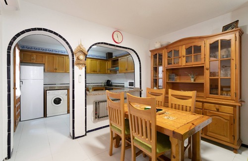 Los Arenales del Sol House | Holiday Home 'Casa en la Playa con Piscinas V' with Shared Pool and Air Conditioning