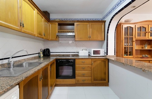 Los Arenales del Sol House | Holiday Home 'Casa en la Playa con Piscinas V' with Shared Pool and Air Conditioning