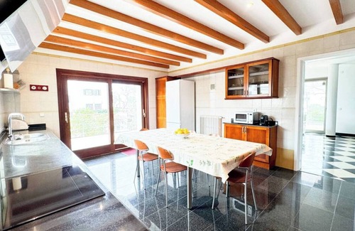 Can Pastilla House | Holiday Home 'Cala Estancia' with Private Terrace, Wi-Fi and Air Conditioning