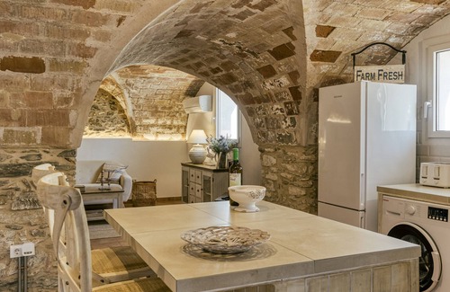 Llanca House | Holiday Home 'Can Bosch' with Mountain View, Wi-Fi and Air Conditioning