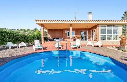 Riudecanyes House | Holiday Home "Can Montclar" with Sea View, Private Pool & Wi-Fi