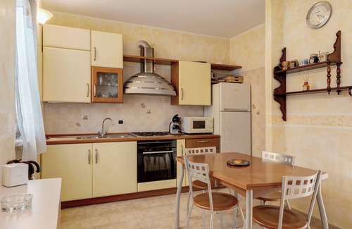 Portacomaro House | Holiday Home 'Casa Dello Zio' with Mountain View, Wi-Fi and Air Conditioning