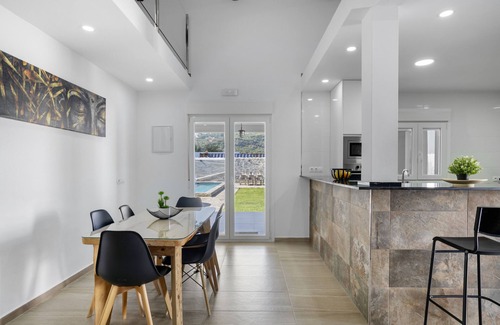 San Ambrosio House | Holiday Home 'Casa El Buda' with Mountain Views, Wi-Fi and Air Conditioning