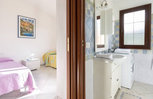 Buddittogliu Straulas House | Holiday Home 'Casa Isuledda' with Sea View, Wi-Fi and Air Conditioning