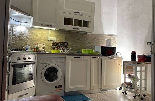 Collesalvetti House | Holiday Home 'Casa Del Colle' with Shared Garden, Wi-Fi and Air Conditioning