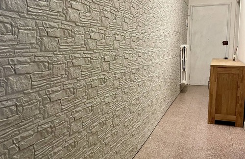 Collesalvetti House | Holiday Home 'Casa Del Colle' with Shared Garden, Wi-Fi and Air Conditioning