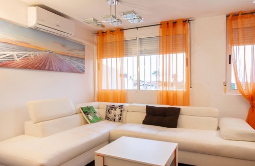 La Siesta House | Holiday Home Casa kahl with Terrace, A/C & Wi-Fi