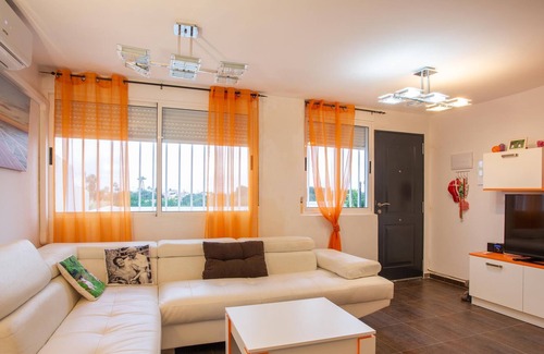 La Siesta House | Holiday Home Casa kahl with Terrace, A/C & Wi-Fi