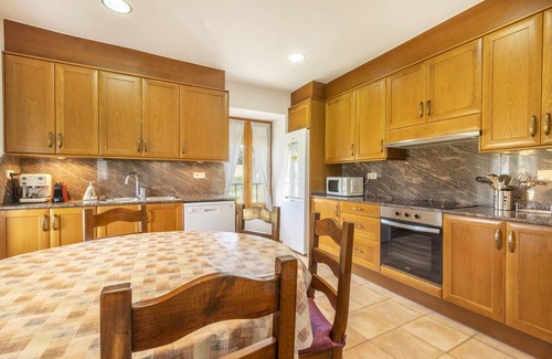Solsona House | Holiday Home 'Casa Ponet' with Mountain View, Private Pool and Wi-Fi