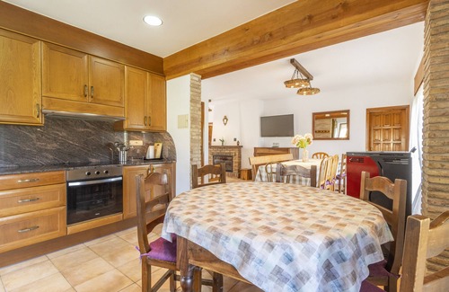 Solsona House | Holiday Home 'Casa Ponet' with Mountain View, Private Pool and Wi-Fi