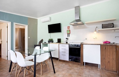 Cartaxo House | Holiday Home 'Casa 2' with Shared Pool, Wi-Fi and Air Conditioning