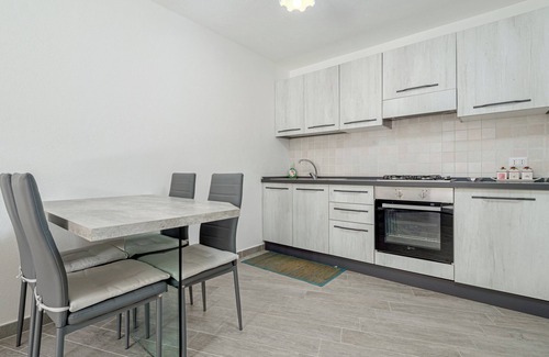 Schifoni House | Holiday Home 'Casa Rosy' with Private Terrace and Air Conditioning