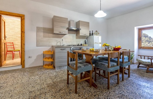 San Lorenzo House | Holiday Home 'Casa Sonia' with Mountain View, Private Terrace and Wi-Fi