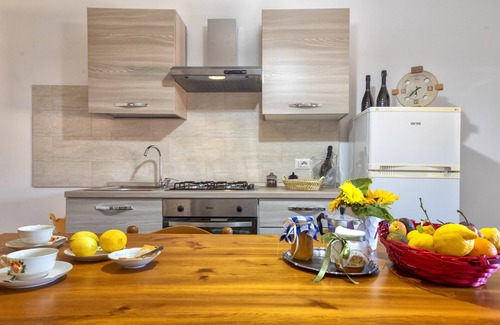 San Lorenzo House | Holiday Home 'Casa Sonia' with Mountain View, Private Terrace and Wi-Fi