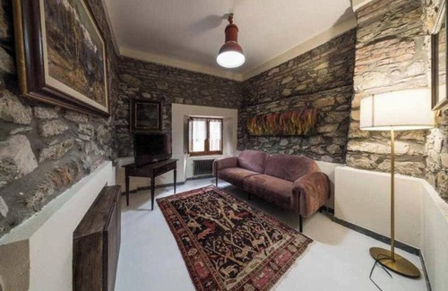 San Terenzo Monti House | Holiday Home 'Chiarissima Dei Venti' with Mountain View, Private Terrace and Wi-Fi