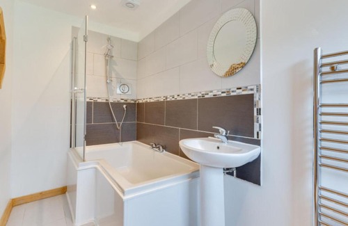 Ewhurst Green House | Holiday Home Church Farm by Interhome