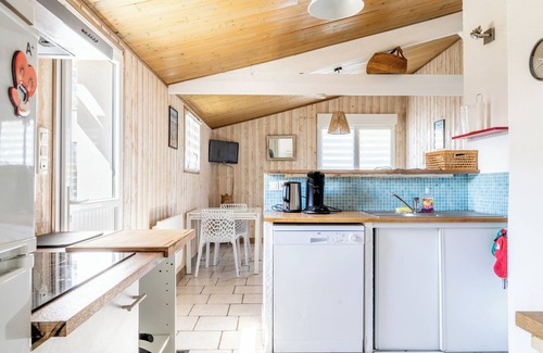 La Faute-sur-Mer House | Holiday Home "De Pêcheur Au Calme" with Private Terrace, Private Garden and Wi-Fi