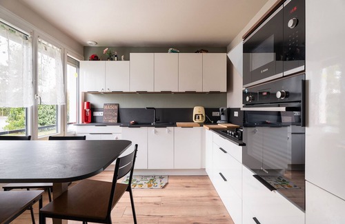 Sevignac House | Holiday Home 'De L'enclume' with Private Garden, Balcony and Wi-Fi