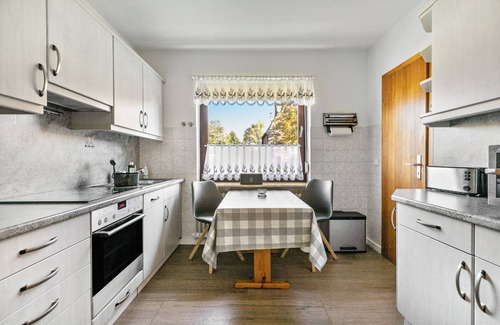 Rehm-Flehde-Bargen House | Holiday Home 'Dörpshus-Bargen' with Private Terrace, Private Garden and Wi-Fi