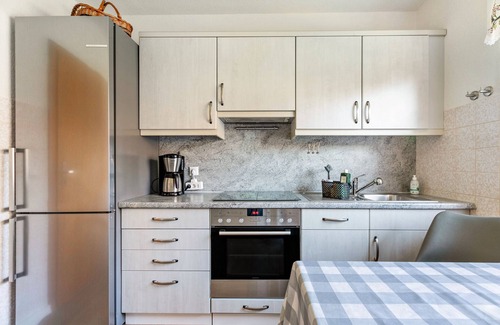 Rehm-Flehde-Bargen House | Holiday Home 'Dörpshus-Bargen' with Private Terrace, Private Garden and Wi-Fi