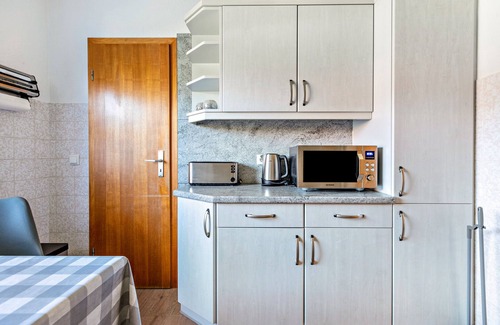 Rehm-Flehde-Bargen House | Holiday Home 'Dörpshus-Bargen' with Private Terrace, Private Garden and Wi-Fi