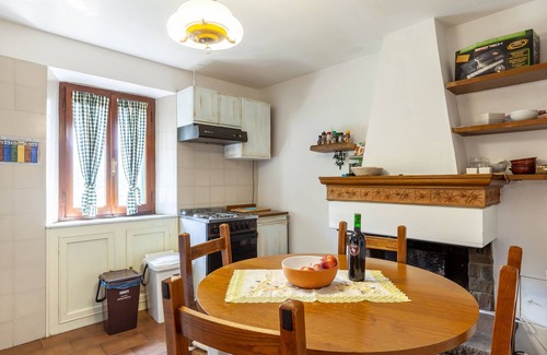 San Romano in Garfagnana House | Holiday Home "Dolce Far Niente" with Mountain View, Garden & Wi-Fi