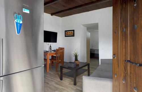 Valsequillo de Gran Canaria House | Holiday Home "Ca' Navarro" with Sea View, Terraces & Wi-Fi