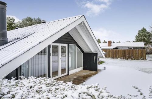 Hou House | Holiday Home Evgenia - from the sea by Interhome