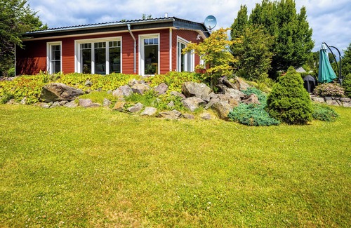 Usseln House | Holiday Home 'Ferienhaus Chalet Bergblick' with Mountain View, Private Terrace and Wi-Fi