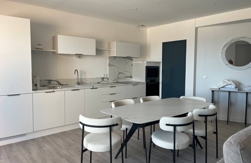 Port-la-Nouvelle House | Holiday Home 'Face À La Mer 3' with Sea View, Private Terrace and Air Conditioning