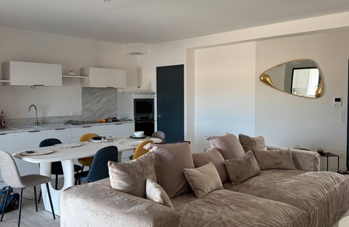 Port-la-Nouvelle House | Holiday Home 'Face À La Mer 2' with Private Terrace and Air Conditioning