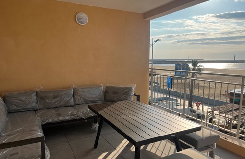 Port-la-Nouvelle House | Holiday Home 'Face À La Mer 2' with Private Terrace and Air Conditioning