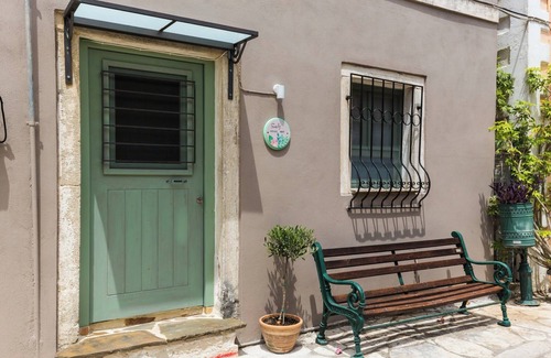 Chlomos House | Holiday Home 'Family House 1800' with Sea View, Wi-Fi and Air Conditioning