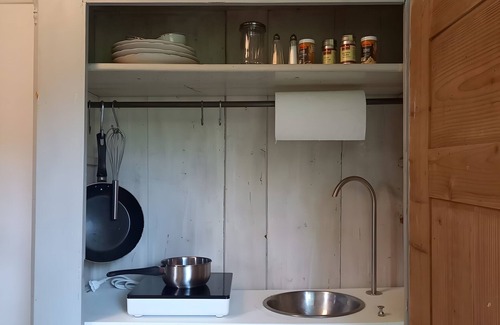 Oetisheim House | Holiday Home 'Flora-marie Der Bauwagen Im Garten' with Private Terrace and Shared Garden