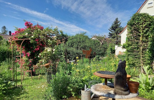 Oetisheim House | Holiday Home 'Flora-marie Der Bauwagen Im Garten' with Private Terrace and Shared Garden