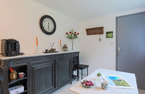 Plelo House | Holiday Home 'Gîte Entre Forêt Et Rivière' with Private Garden, Balneo and Wi-Fi