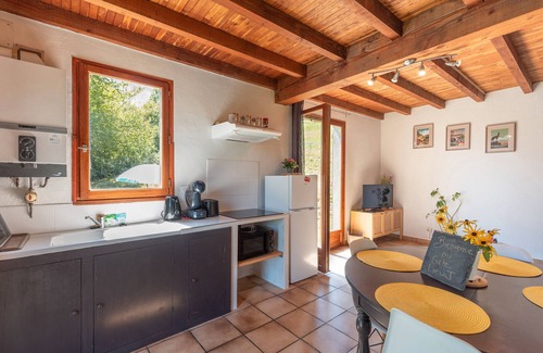 Peyrouse House | Holiday Home 'Gîte Lieuj' with Mountain View, Private Terrace and Wi-Fi