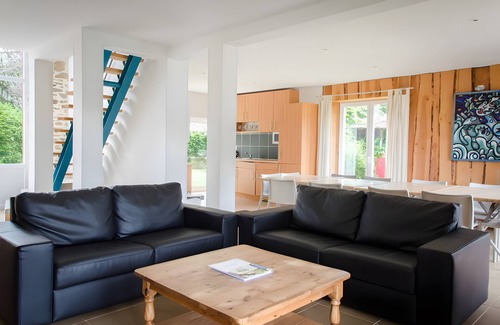 Payzac House | Holiday Home 'Gites De Groupe Pour 24 Personnes' with Private Pool, Private Terrace and Wi-Fi