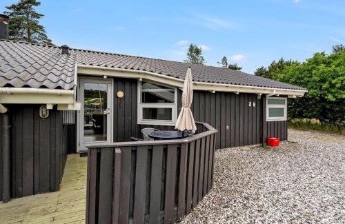 Hals House | Holiday Home Gjorgjija - from the sea by Interhome